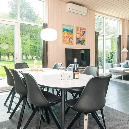 4 Star In Glesborg * Fjellerup Strand