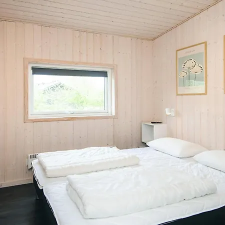 4 Star In Glesborg Fjellerup Strand